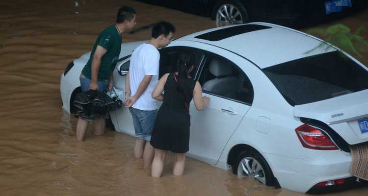 车子涉水保险赔不赔(车子涉水了保险怎么赔)